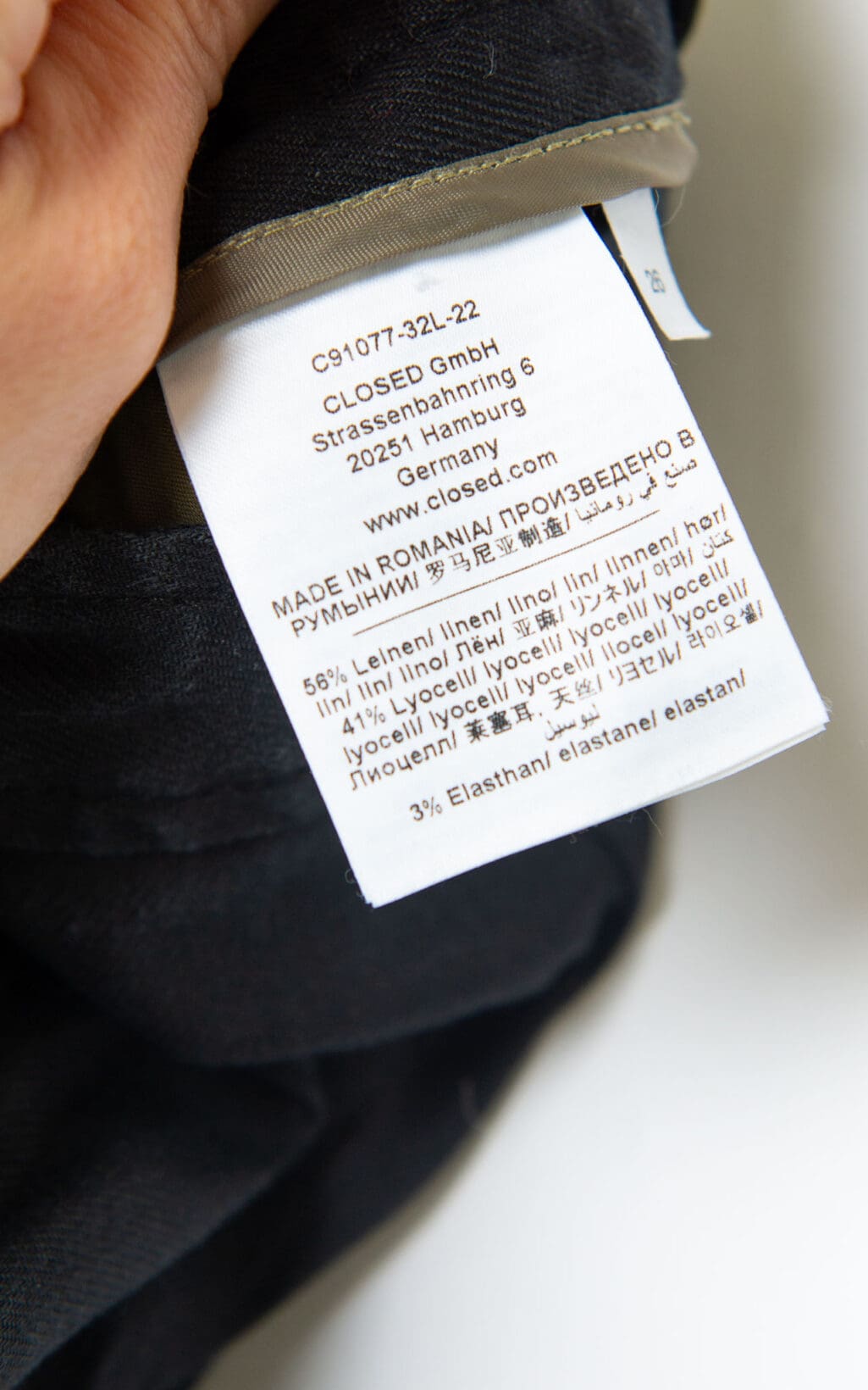 Closed Arlo Hose - W26