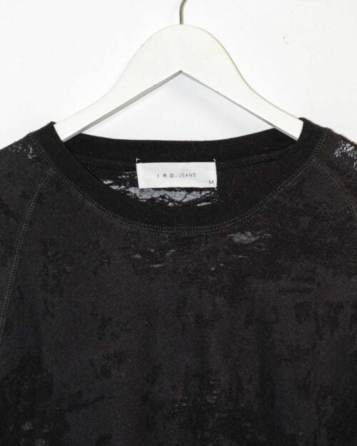 Schwarzer Secondhand-Pullover Nona von IRO mit leicht transparentem, samtigem Muster und l&auml;ssigem Schnitt. Stilvoll, modern und bequem.