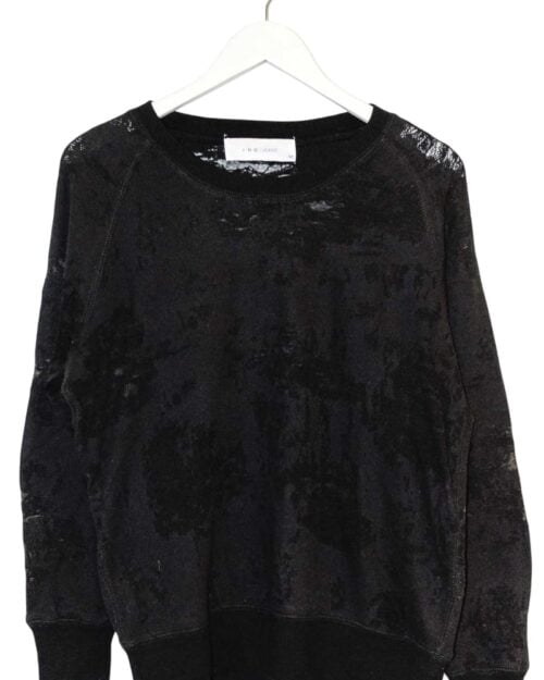 Schwarzer Secondhand-Pullover Nona von IRO mit leicht transparentem, samtigem Muster und l&auml;ssigem Schnitt. Stilvoll, modern und bequem.