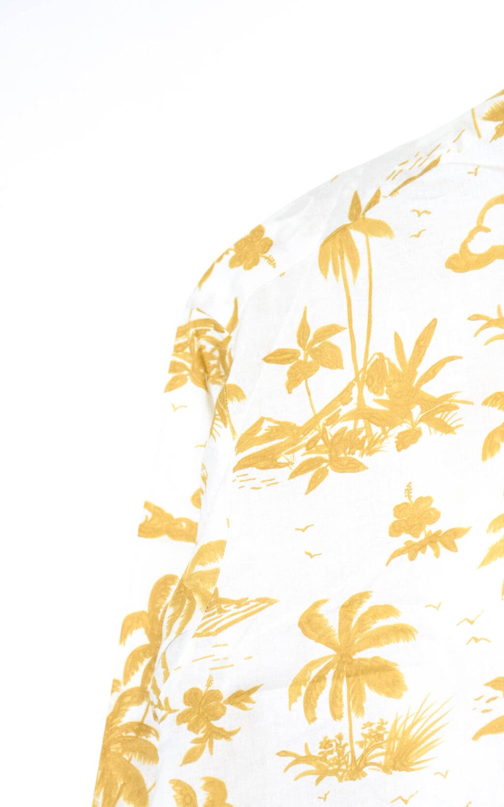 Hartford Secondhand-Bluse mit gelbem Palmen-Print, luftige Sommermode mit tropischem Flair.