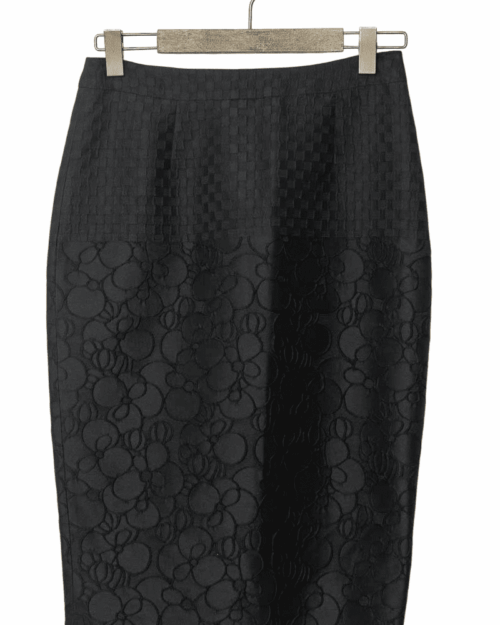 Max Mara Secondhand Rock – eleganter schwarzer Bleistiftrock mit floraler Spitze, nachhaltig shoppen bei Monkky.ch