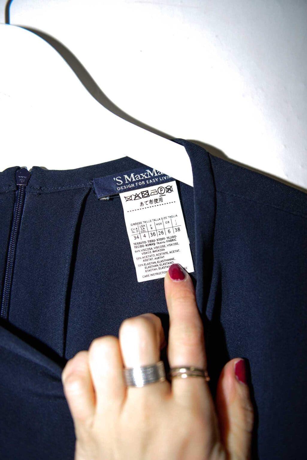 S. Max Mara Kleid in Navy, Midi-L&auml;nge mit A-Linien-Schnitt und 3/4-&Auml;rmeln. Zeitlos elegant und vielseitig tragbar &ndash; ein hochwertiges Secondhand-Designerst&uuml;ck.