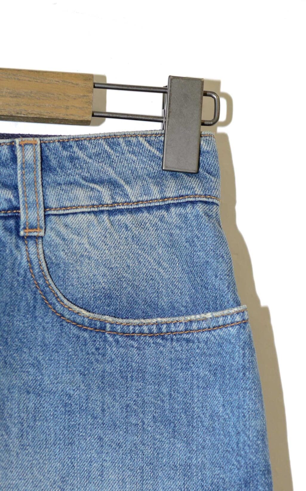 Stella McCartney Jeansrock in Blau mit Used-Look, nachhaltige Designer-Mode, exklusive Secondhand-Fashion.