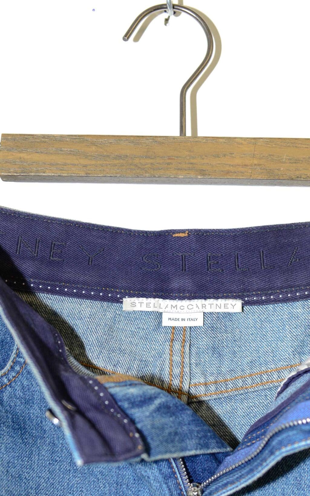 Stella McCartney Jeansrock in Blau mit Used-Look, nachhaltige Designer-Mode, exklusive Secondhand-Fashion.