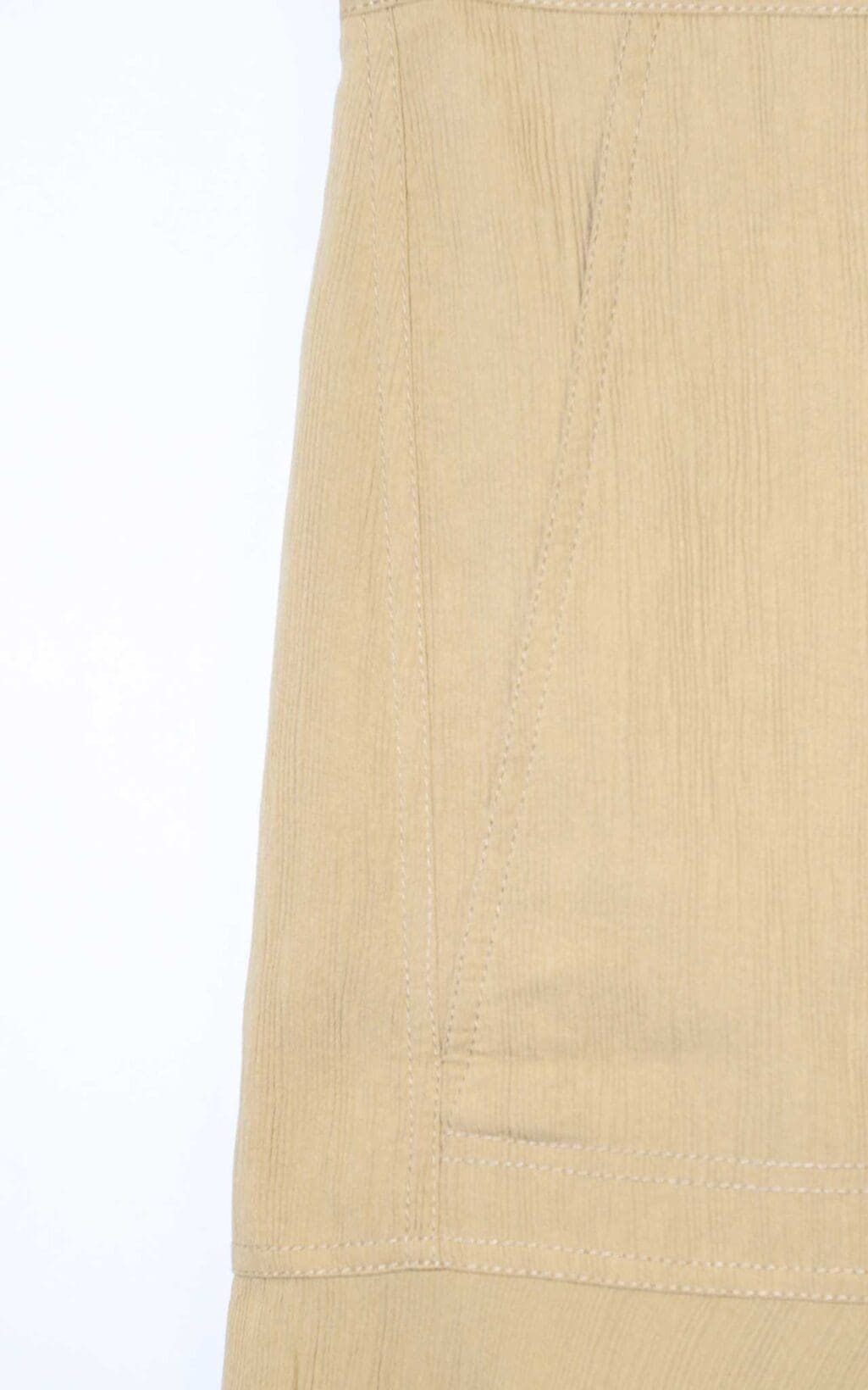 Ungetragener Tibi Midirock in Beige mit flie&szlig;endem Schnitt und asymmetrischem Saum. Second-Season-Design aus hochwertigem Material &ndash; zeitlos, vielseitig und stilvoll.