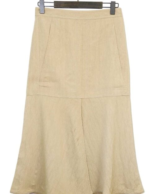 tibi rock-6-Photoroom_11zon Ungetragener Tibi Midirock in Beige mit fließendem Schnitt und asymmetrischem Saum. Second-Season-Design aus hochwertigem Material – zeitlos, vielseitig und stilvoll.