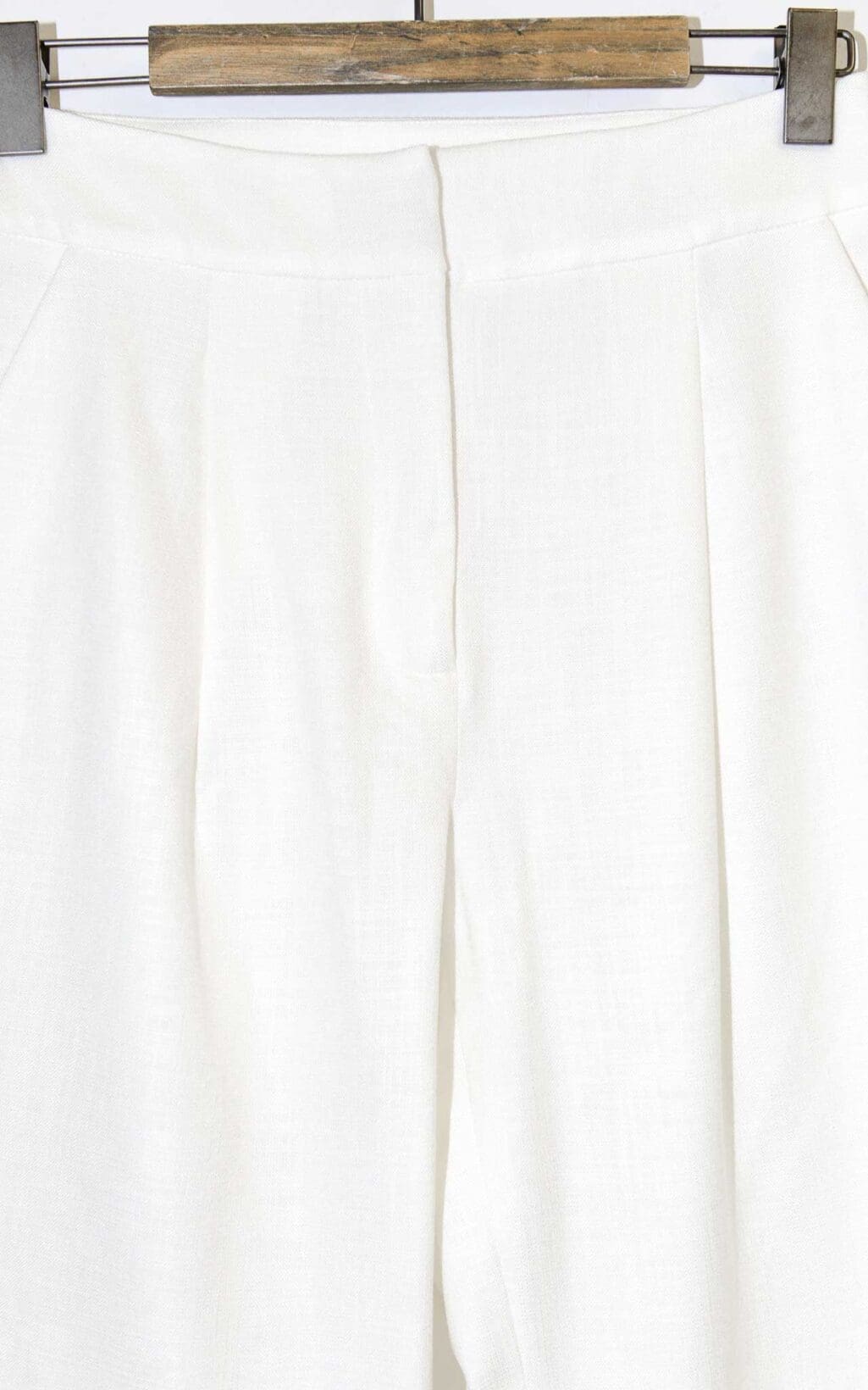 Ecru-farbene Wide-Leg Hose von Veronica Beard, locker fallend, Secondhand Mode mit weitem Bein.