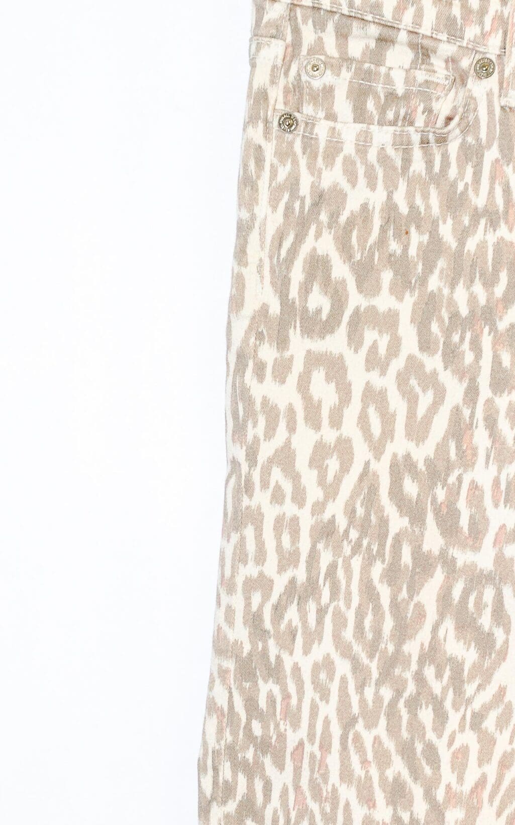 Modische Mankind Leo Jeans mit dezentem Leopardenmuster in Beige. Ein Secondhand Designerstück, das durch den modernen Schnitt und das auffällige Muster einen stylishen Akzent in jedes Outfit setzt.