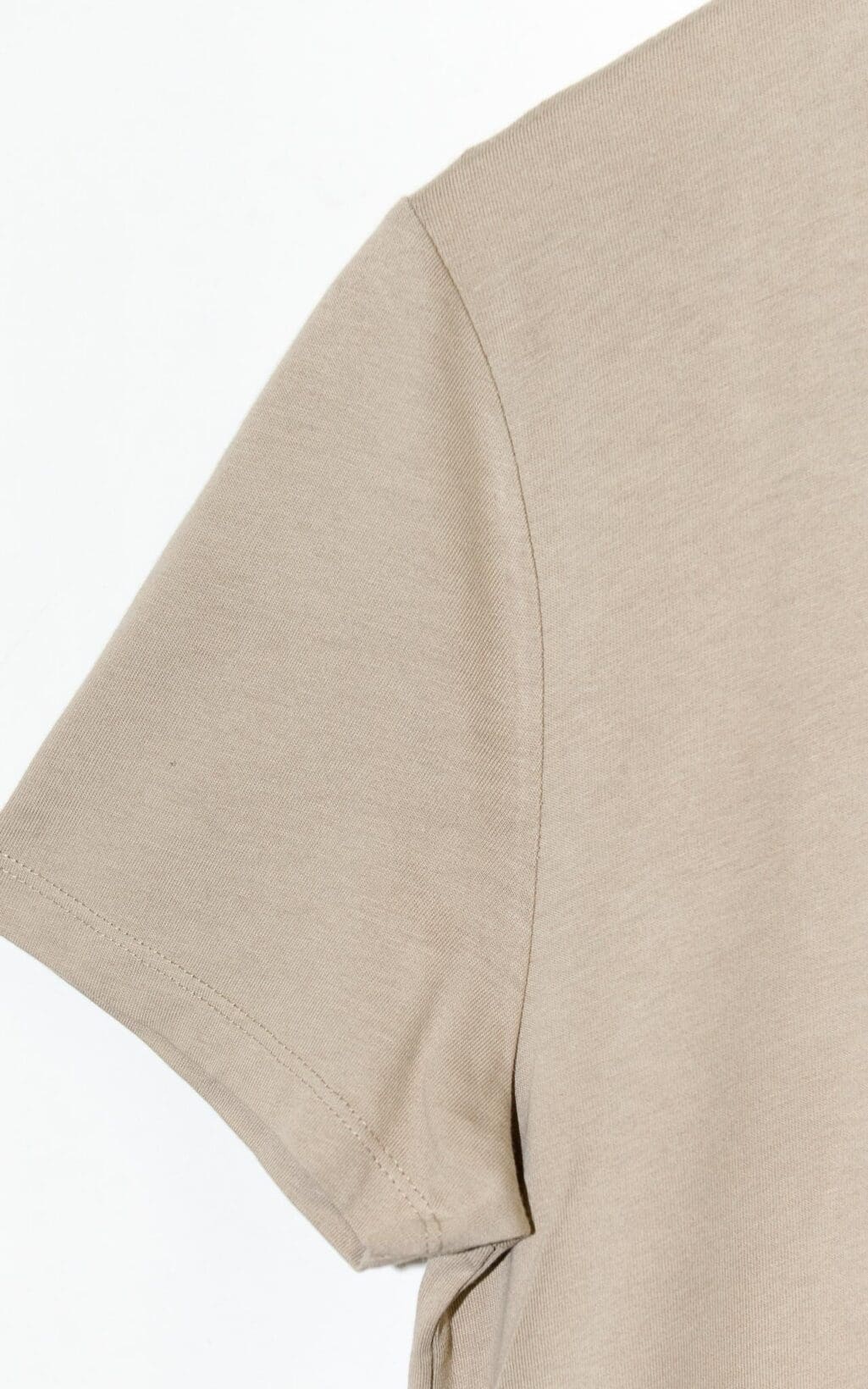 Schlichtes A.P.C. Shirt in Beige, neu mit Etikett. Ein zeitloses Secondhand Designerst&uuml;ck, das durch seine hochwertige Verarbeitung und den minimalistischen Stil vielseitig kombinierbar ist.