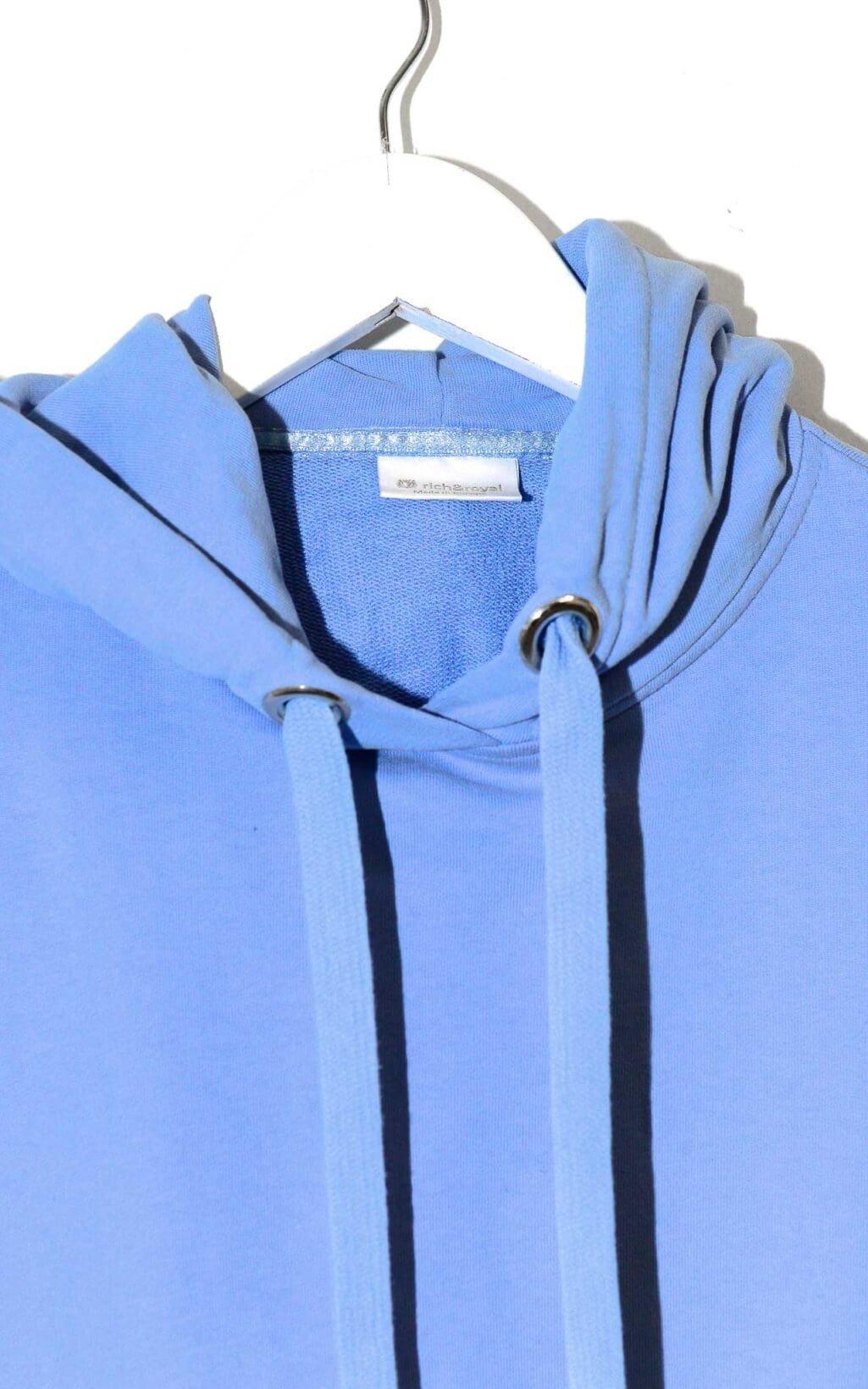 Blauer Secondhand Hoodie von Rich&Royal, Modell Felpa in Blau.