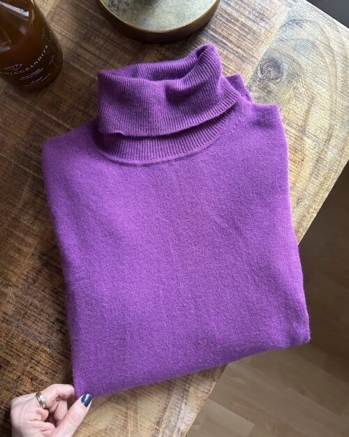 El Corte Inglés 100% Cashmere Pullover - Gr. M Lila Rollkragenpullover aus 100% Kaschmir. Weiche Textur, klassischer Stil. Ideal für kühle Tage.