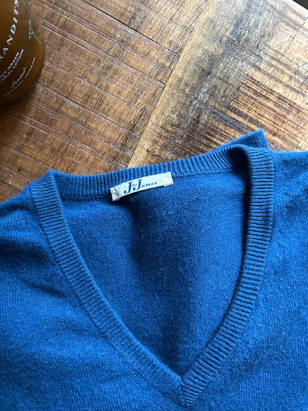 J for James Cashmere-Pullover aus 100 % Cashmere in Blau mit V-Neck f&uuml;r Herren, secondhand
