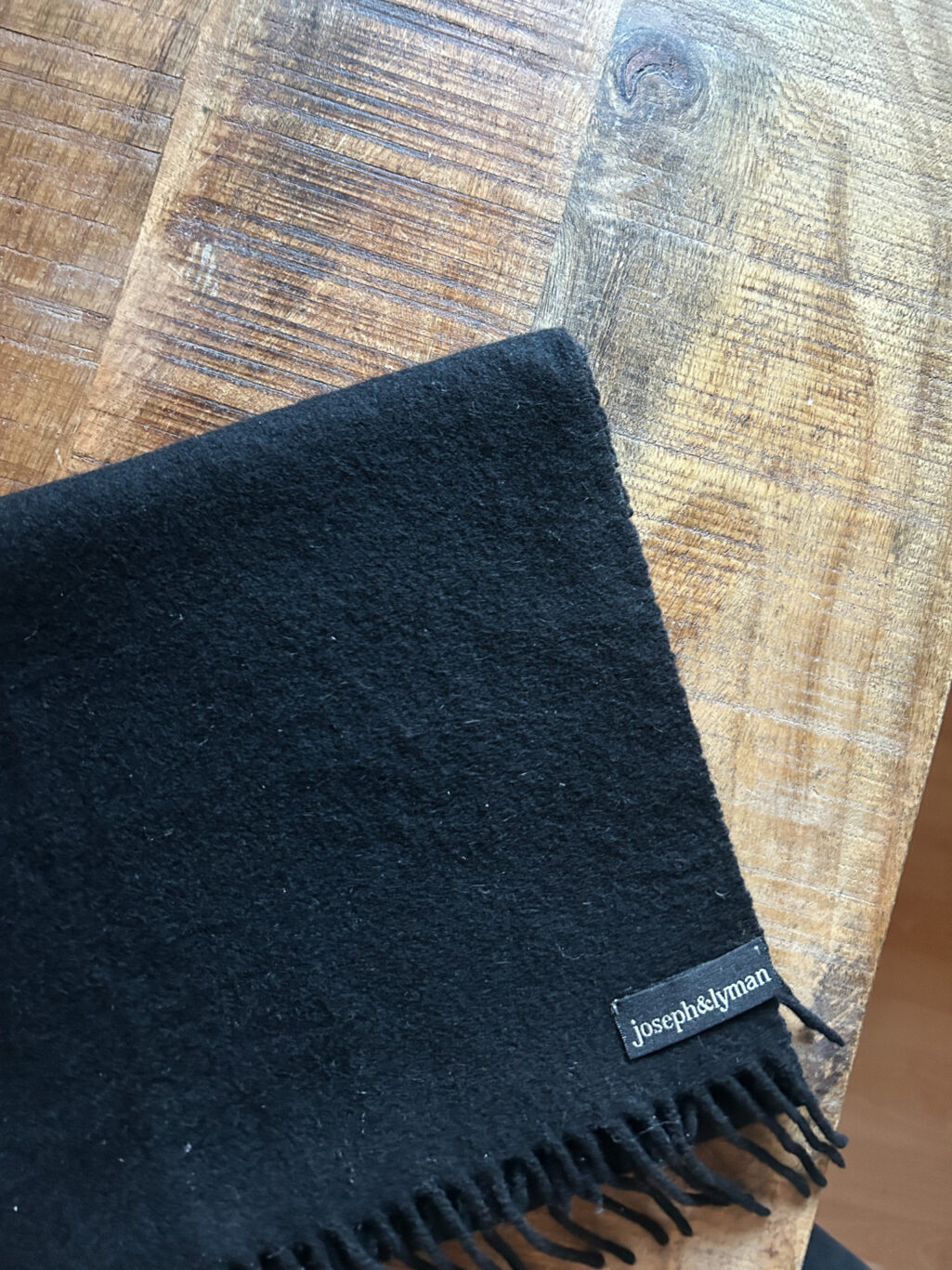 Schwarzer Kaschmir Schal &ndash; Joseph & Lyman