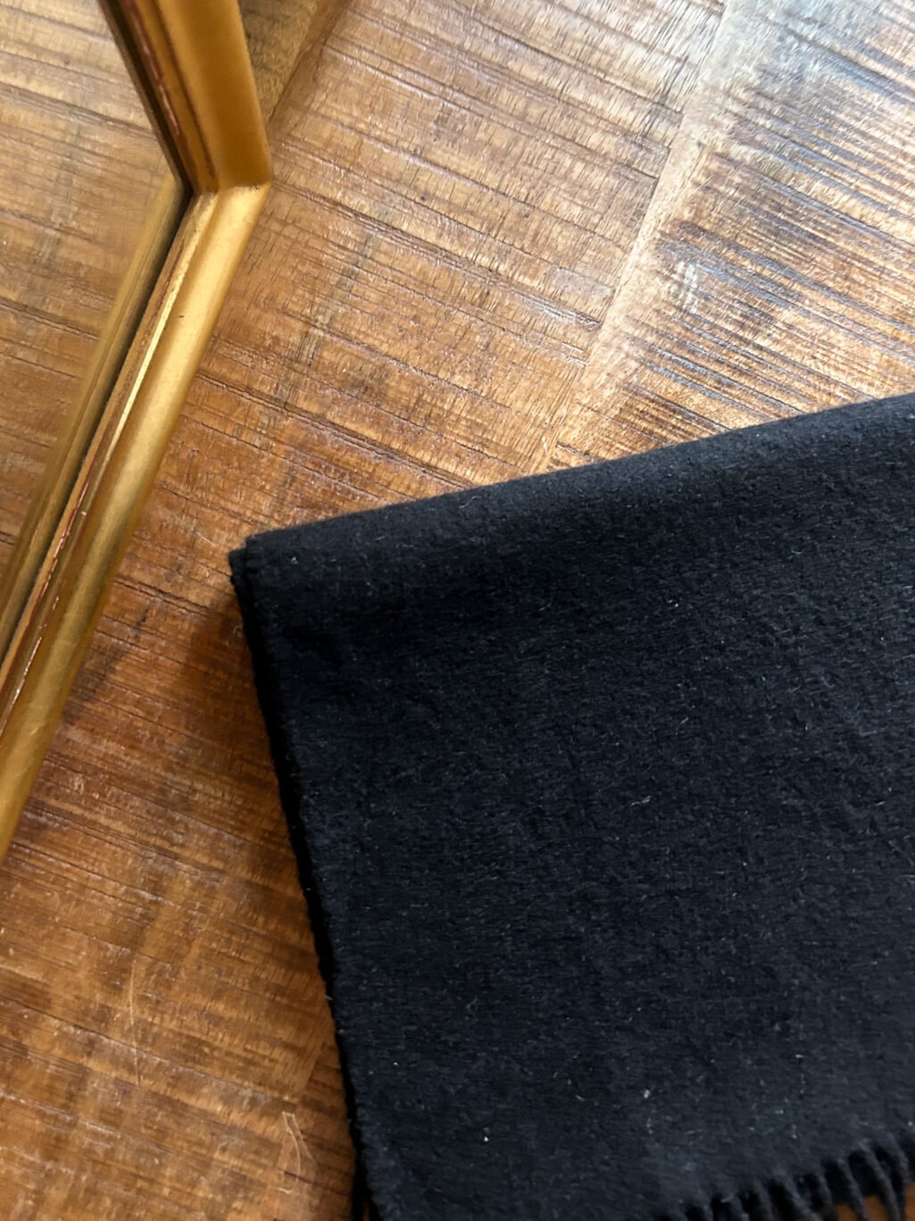 Schwarzer Kaschmir Schal &ndash; Joseph & Lyman